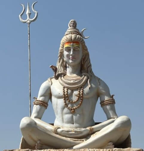 The idol of Lord Shiva in a meditative form (ধ্যানমগ্ন ৰূপত থকা ভগৱান শিৱৰ মূৰ্তি) ।